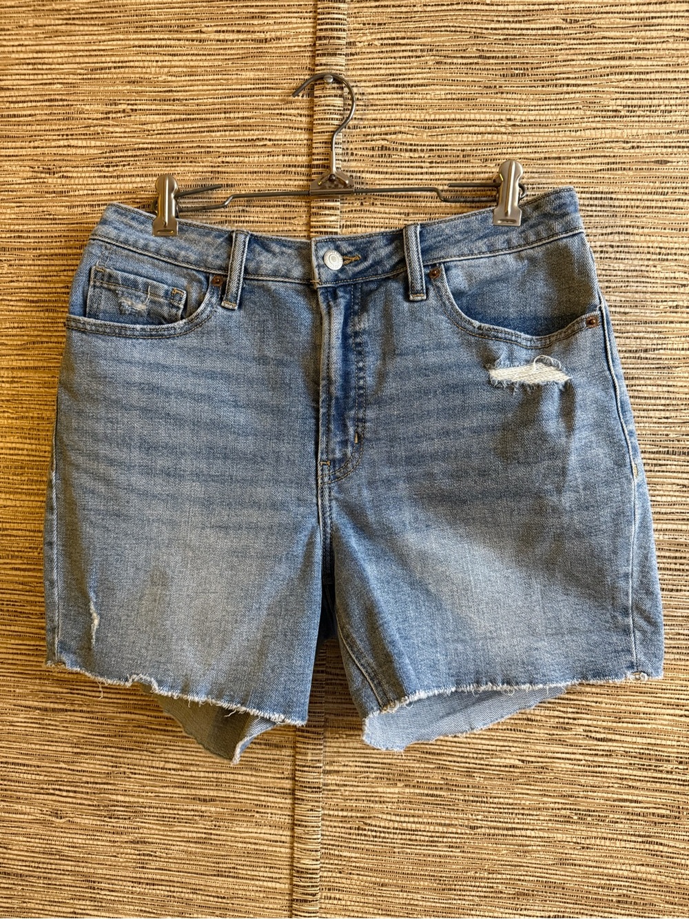 Old Navy Jean Shorts Women’s Size 30 Dana Destroy Raw Hem High Waist Light Wash